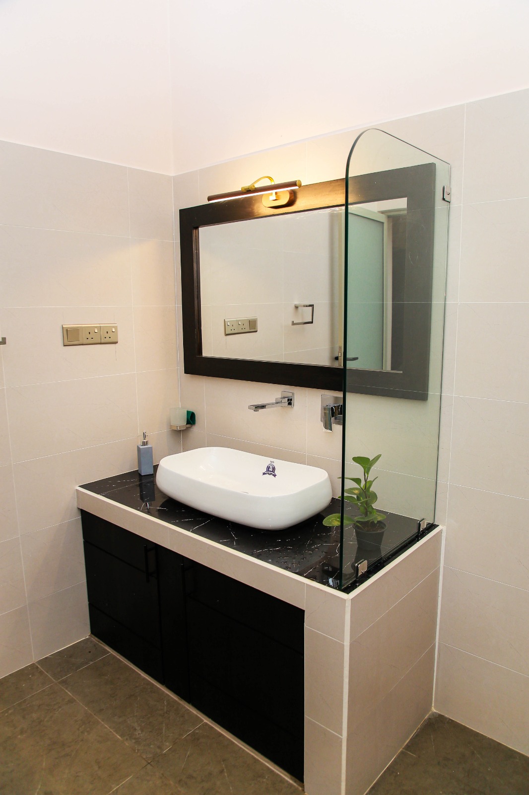 Room 103 — Double Room — photo 9