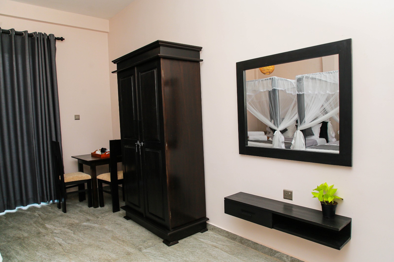 Room 104 — Family Room — photo 3